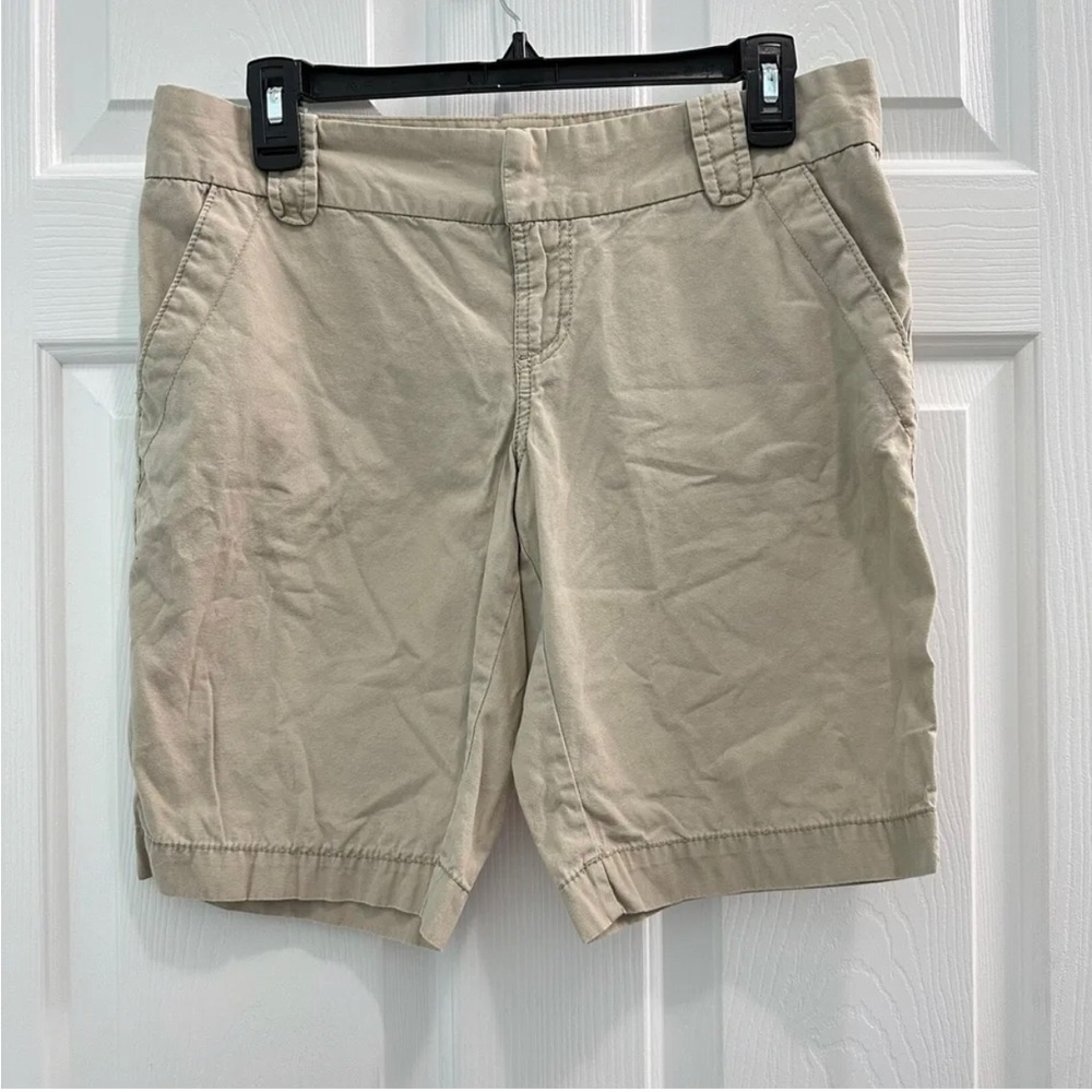 Old Navy Women's Size 6 Khaki Shorts